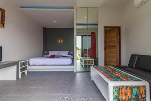 Katil atau katil-katil dalam bilik di la plage resort & beach club