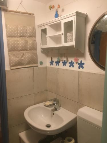 Kupaonica u objektu Blue Cottage