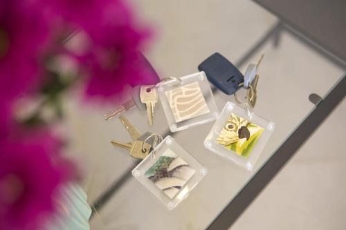 a table with a bunch of keys and some flowers at Villa Ulivi B&B in Pontecagnano