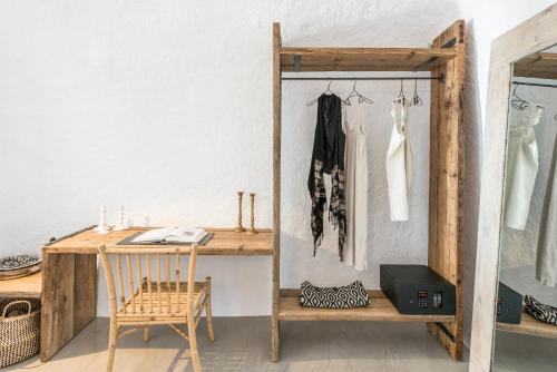 a room with a wooden desk and a chair at Cocoon Suites in Imerovigli