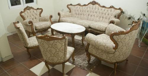 a group of chairs and a couch and a table at Prenoćište Trio in Vranje