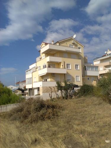Apartament M & E