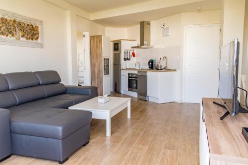 New Apartment Near the Beach & Train Station in Club Playa Flores