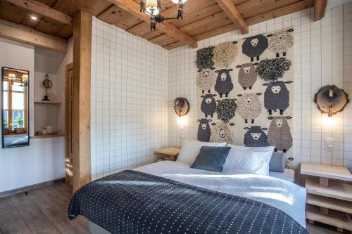 a bedroom with a bed and a wall with animals at Niedźwiedzia Residence Garden Sauna in Poronin