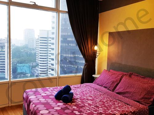 A bed or beds in a room at 5 STAR & LUXURY Apartment near KLCC/ KL City Centre