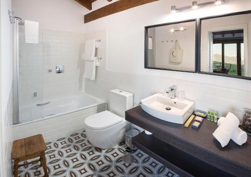 A bathroom at Hotel Rural 3 Cabos