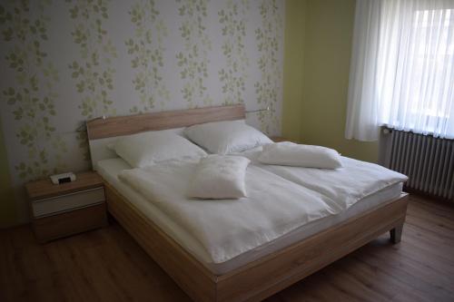 Postel nebo postele na pokoji v ubytování Gästehaus Sylvia