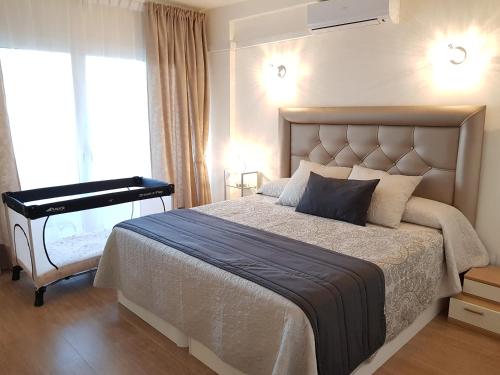 Krevet ili kreveti u jedinici u objektu New Apartment Near the Beach & Train Station in Club Playa Flores