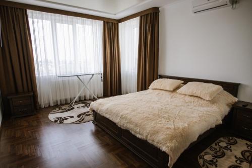 Кровать или кровати в номере Квартира Трускавец,Бювет 500м
