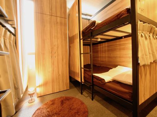 Ένα ή περισσότερα κρεβάτια σε δωμάτιο στο Namba Guesthouse HIVE
