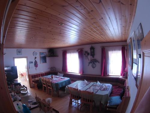 a living room with a table and a dining room at Alt Jagthaus Schnetzer in Tweng