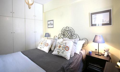 Posteľ alebo postele v izbe v ubytovaní Mets Area, Hip, Tasteful & Ultra Convenient Studio for 2