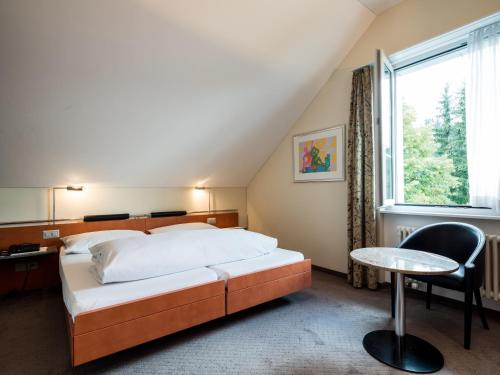 Кровать или кровати в номере Landgasthof Hotel Menzberg