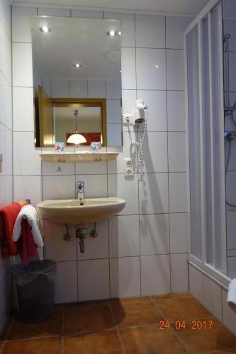 a bathroom with a sink and a mirror at Gasthof Postkutsche in Motten