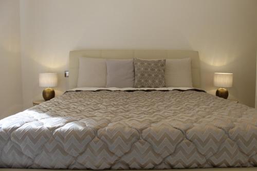 Postel nebo postele na pokoji v ubytování HomeAway Salerno