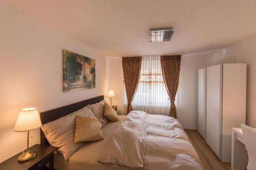 Postel nebo postele na pokoji v ubytování Muhusin Apartments