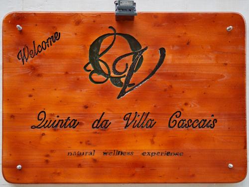 a wooden sign that reads unity do with desires at Quinta da Villa in Cascais