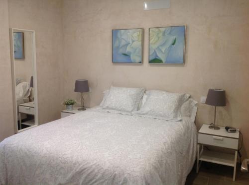 A bed or beds in a room at Niebla Centro Apartamentos