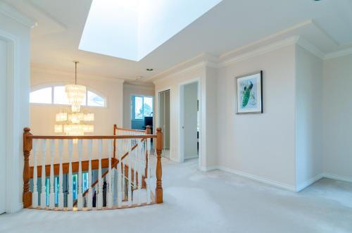 Gambar di galeri bagi 3 Private, spacious, bright rooms in a Gorgeous house di New Westminster