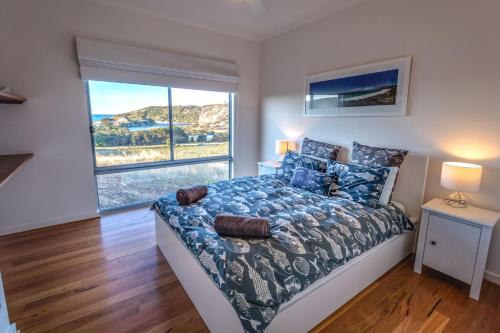 Letto o letti in una camera di Middle River Beach House - East & West House