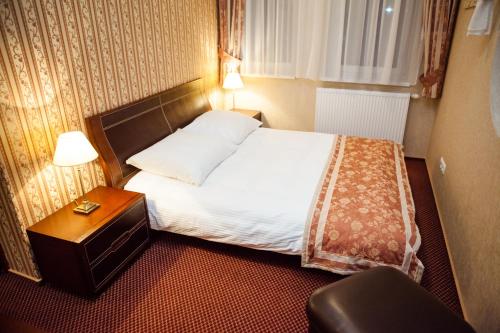 Łóżko lub łóżka w pokoju w obiekcie Hotel Logos