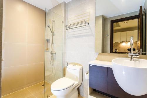 Koupelna v ubytování Emerald Terrace Patong