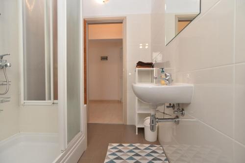 Koupelna v ubytování Apartments Bernarda 1773