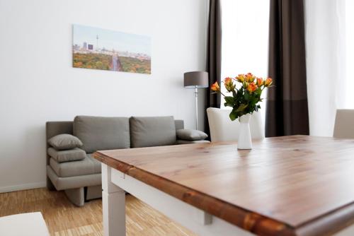 SC 01 by ROCKCHAIR Apartments l SUPERHOST Status l 2 Bedrooms Boxspringbeds Balcony Elevator - Cozy Family & Business Flair welcomes you! photo 10