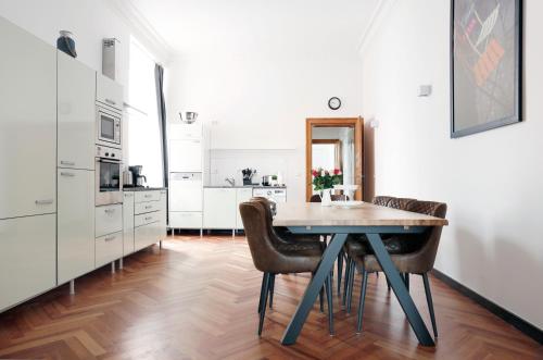 KATZ by ROCKCHAIR Apartments l SUPERHOST Status l 3 Bedrooms Boxspringbeds 2 Bathrooms in City Center - Cozy Family & Business Flair welcomes you! photo 5