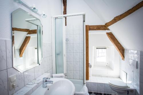 Koupelna v ubytování Hotel Ratskeller