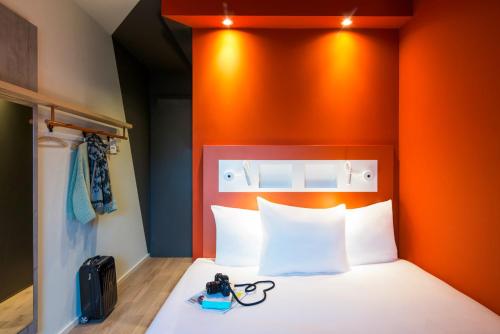 Postel nebo postele na pokoji v ubytování ibis Budget Charleroi Airport