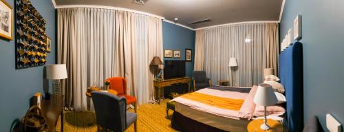 a bedroom with a bed and a chair in it at Country Spa Retreat in Snagov