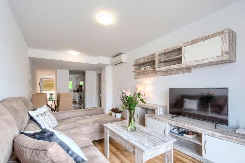 Casco Antiguo 1 Piscina, Terraza y Parking by Vero