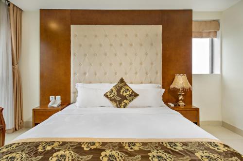 Giường trong phòng chung tại Hung Anh Hotel