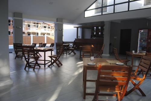 Gallery image of Sea Breeze Lodge Ngapali in Ngapali