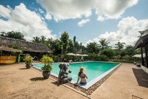 Luang Prabang chanon hotel 내부 또는 인근 수영장