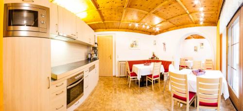 Kuchyň nebo kuchyňský kout v ubytování Haus Waltraud