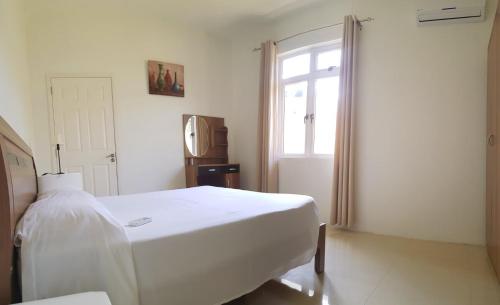 Ένα ή περισσότερα κρεβάτια σε δωμάτιο στο Colosseo Apartments