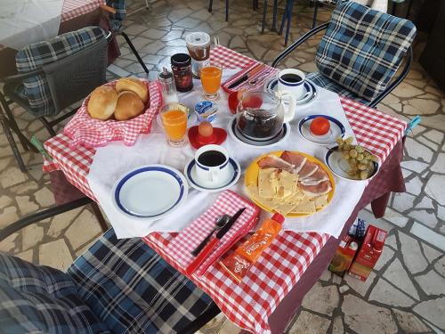 Jídlo v penzionu nebo okolí