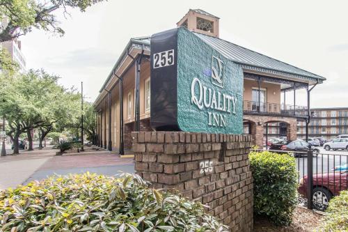 a sign on a brick wall in front of a building at Quality Inn Downtown Historic District in Mobile