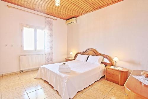 Кровать или кровати в номере Villa Thea Antonis