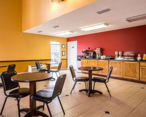 a room with tables and chairs and a kitchen at Econo Lodge Eufaula in Eufaula