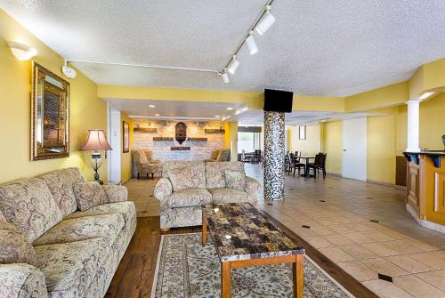 a living room with couches and a table in a room at Parkway Inn of Birmingham in Birmingham