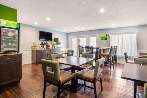 Kuchyň nebo kuchyňský kout v ubytování Quality Inn Trussville I-59 exit 141