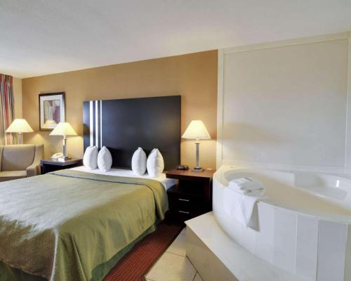 Quality Inn & Suites Clarksville – Photos 3