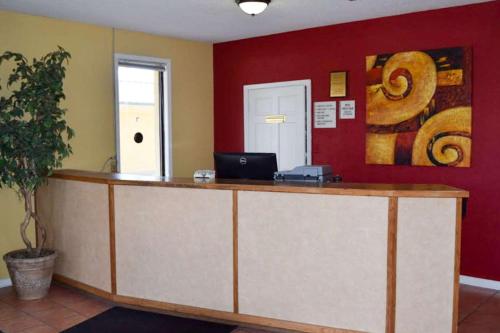 an office with a reception desk with a laptop on it at Econo Lodge Jonesboro in Jonesboro