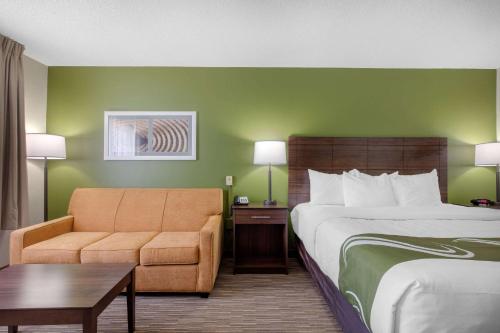 Ένα ή περισσότερα κρεβάτια σε δωμάτιο στο Quality Inn & Suites Mountain Home North