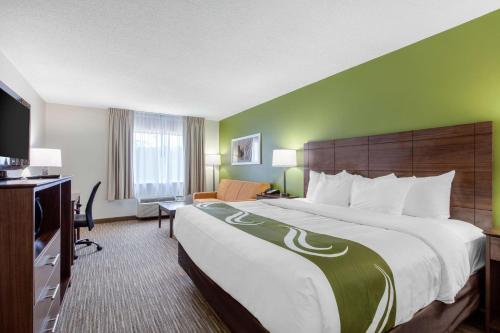 Ένα ή περισσότερα κρεβάτια σε δωμάτιο στο Quality Inn & Suites Mountain Home North