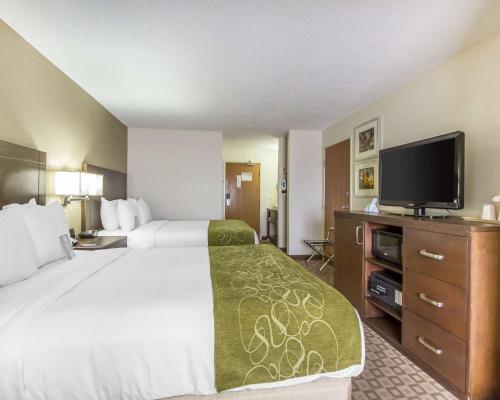 Llit o llits en una habitació de Comfort Suites at Tucson Mall