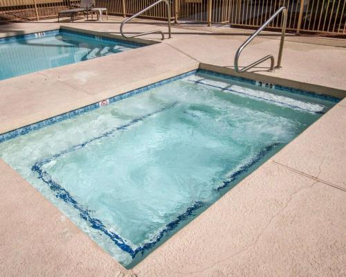 
The swimming pool at or close to Comfort Inn West Phoenix at 27th Ave and I-I0
